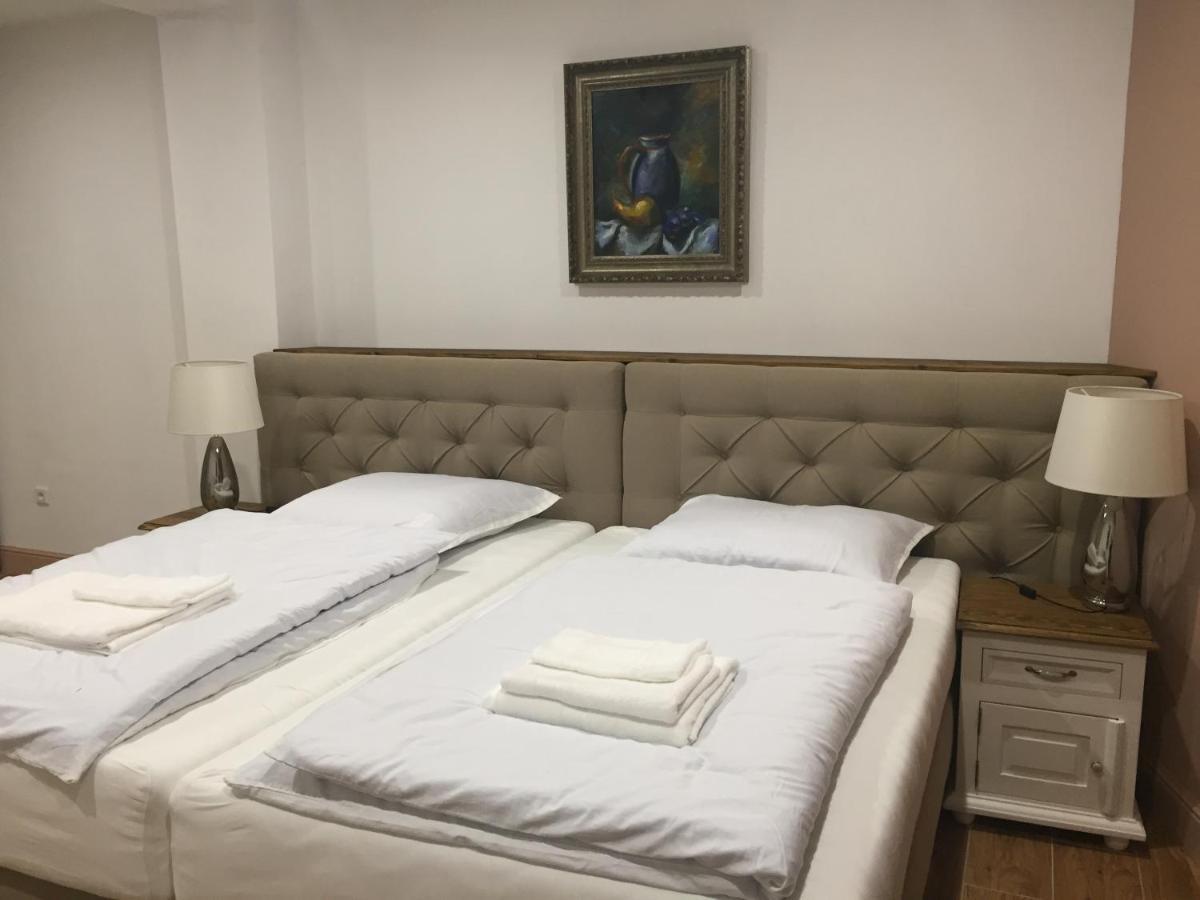 Hotel Galeria Pezinska Baba Пезинок Экстерьер фото