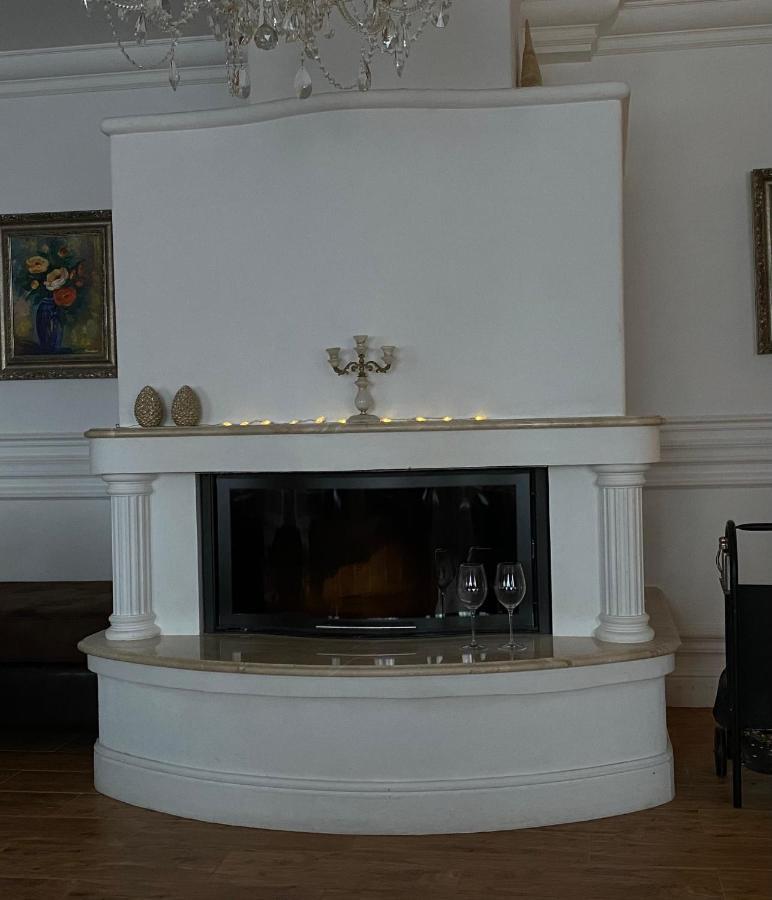 Hotel Galeria Pezinska Baba Пезинок Экстерьер фото